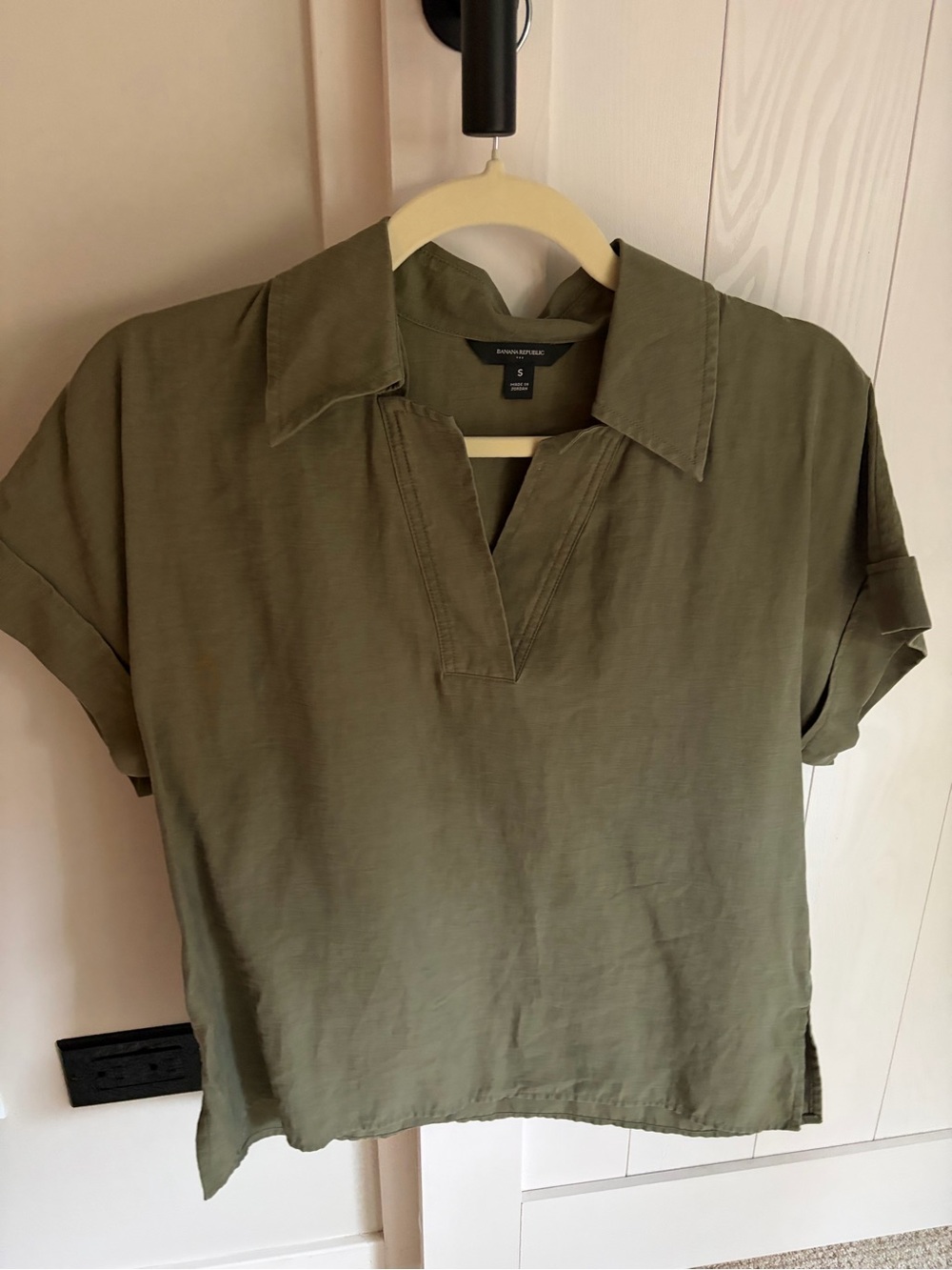 Casual Olive Green V-Neck Collared Top